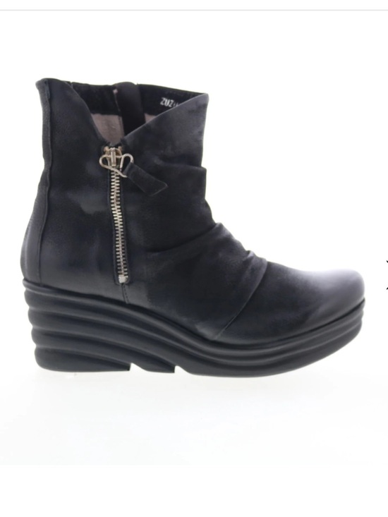 Miz Mooz Shoes - Miz Mooz Zuzu Women’s Black Leather Zipper Ankle & Booties Boot